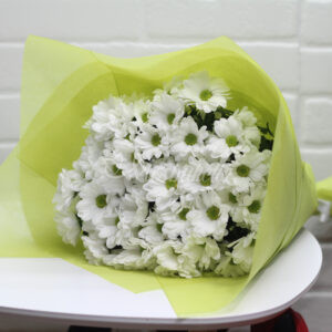 Букет из 9 белых кустовых хризантем