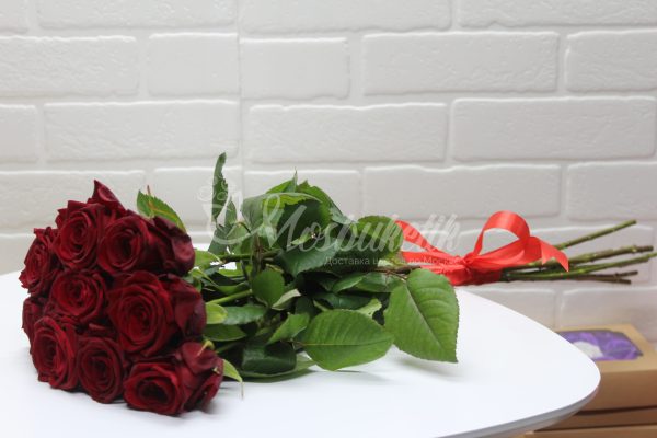 Букет из 9 красных роз 60 см — изображение 2