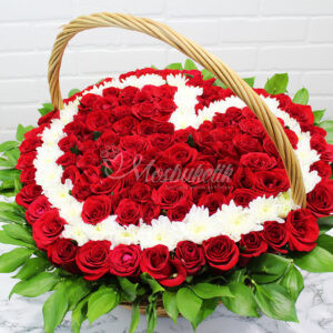 101 роза "Пламенное сердце" в корзине