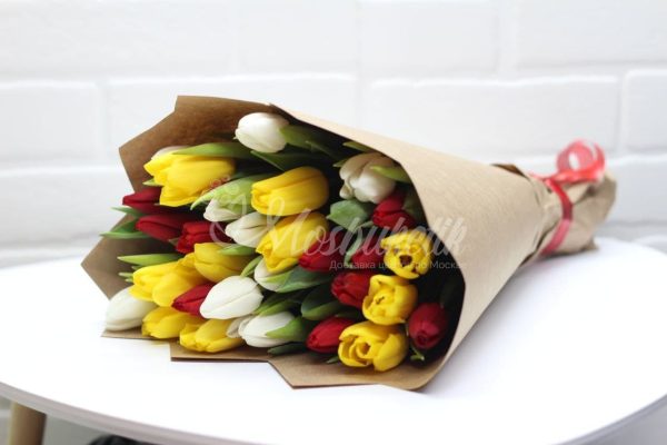 Букет из 31 микс тюльпанов