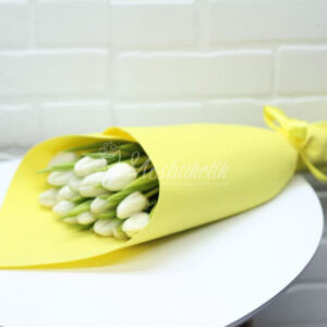 Белые тюльпаны в Москве