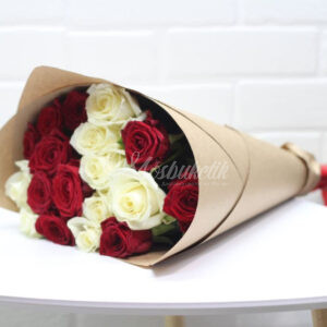 Букет из 19 микс роз в москве