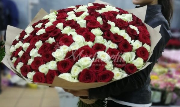 Букет из 101 микс роз 70 см — изображение 4