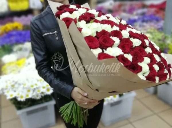 Букет из 101 микс роз 70 см — изображение 3