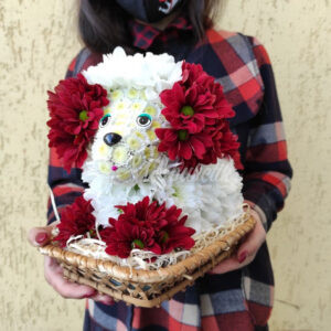 Собачка из живых цветов отличный подарок!