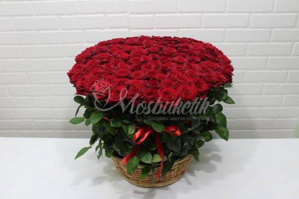 101 красных роз в корзине — изображение 7