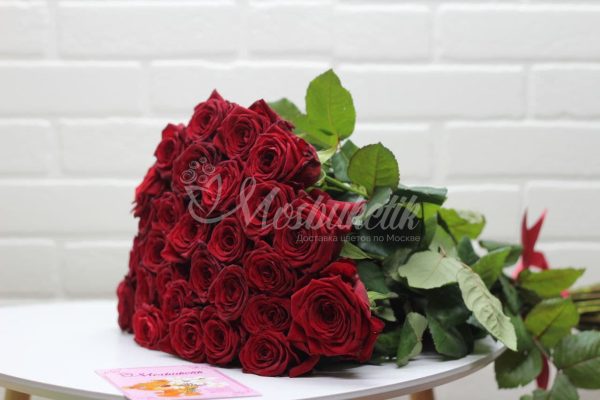 Букет из 31 красных роз 70 см — изображение 3