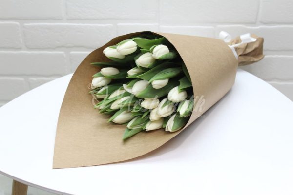 Букет из 21 белых тюльпанов