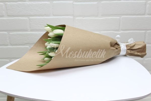 Букет из 21 белых тюльпанов