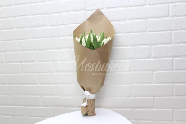 Букет из 21 белых тюльпанов