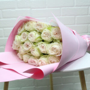 Букет из 25 пионовидных эквадорских роз