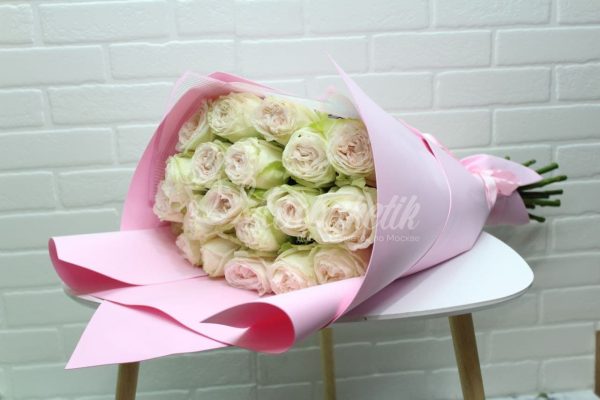 Букет из 25 пионовидных эквадорских роз