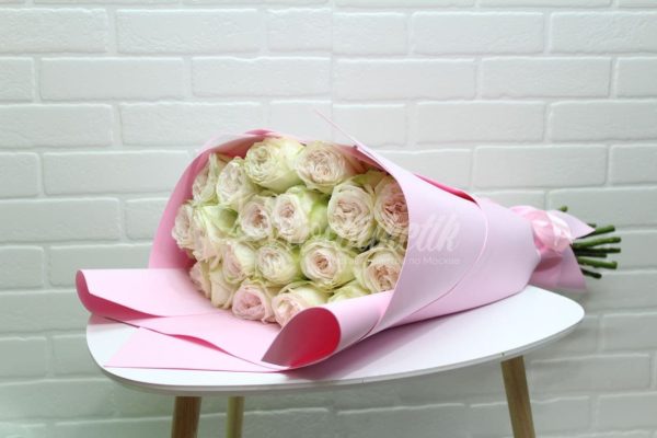 Букет из 25 пионовидных эквадорских роз — изображение 7