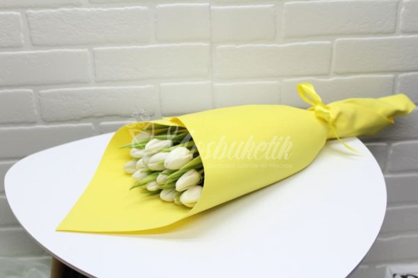 Букет из 15 белых тюльпанов