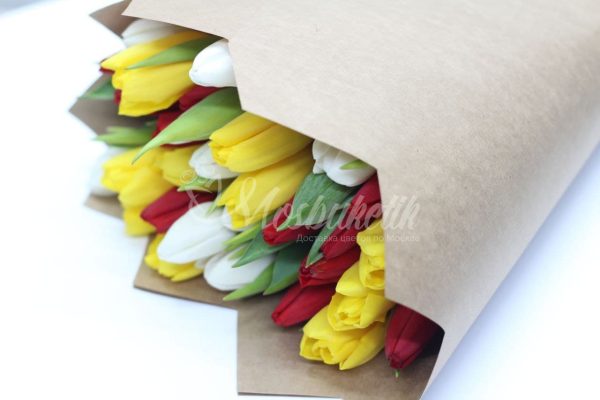 Букет из 31 микс тюльпанов