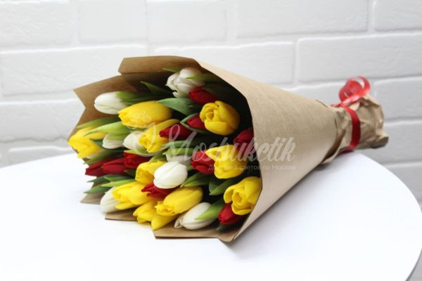 Букет из 31 микс тюльпанов — изображение 2