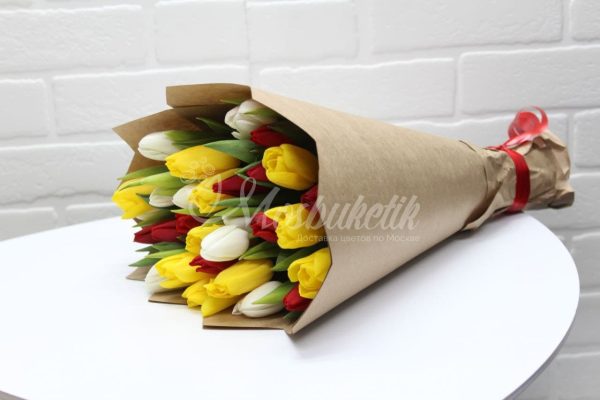 Букет из 31 микс тюльпанов