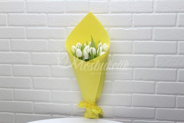 Букет из 15 белых тюльпанов