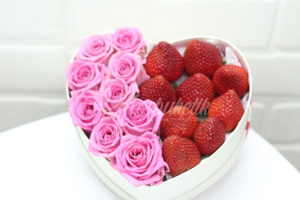 Подарок из клубники в коробке — изображение 2