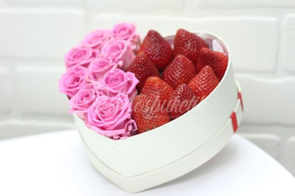 Подарок из клубники в коробке — изображение 3