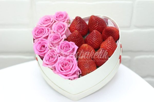 Подарок из клубники в коробке — изображение 4
