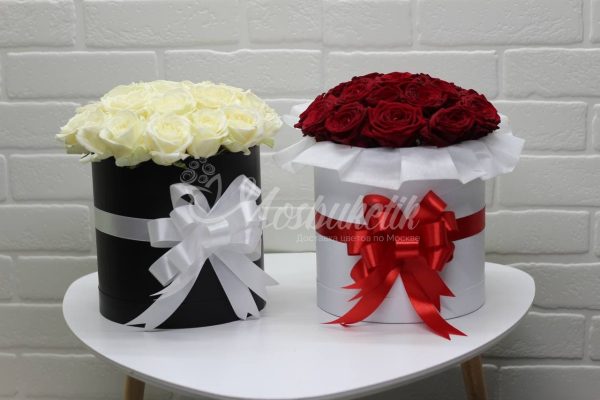 19 красных роз в белой коробке — изображение 3