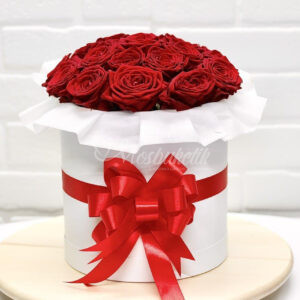 25 роз в коробке