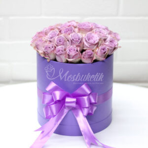19 сиреневых роз в коробке