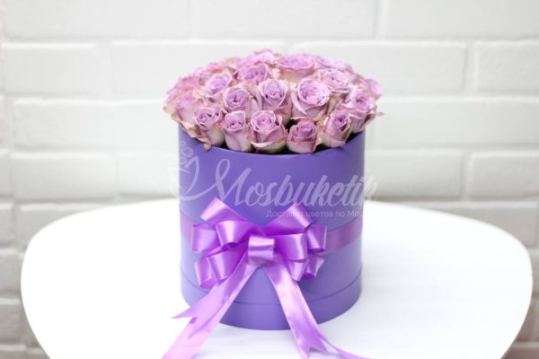19 сиреневых роз в коробке