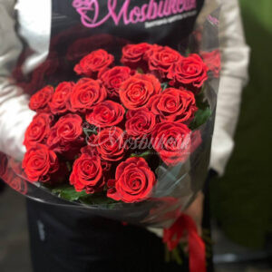 Букет из 19 роз эльторо