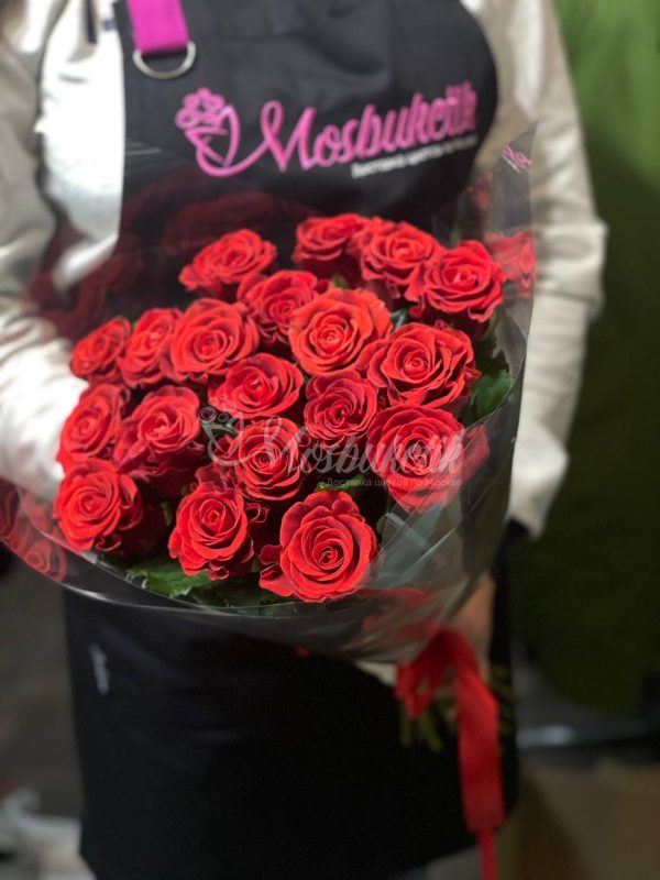 Букет из 19 роз эльторо