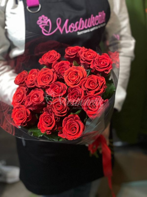 Букет из 19 роз эльторо