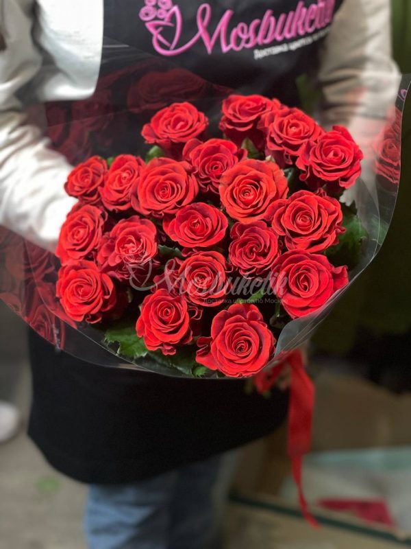 Букет из 19 роз эльторо