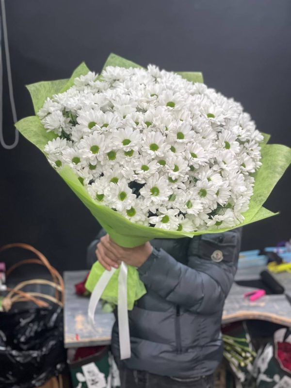 Букет из 19 белых кустовых хризантем — изображение 2