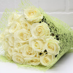 Букет из 19 белых роз