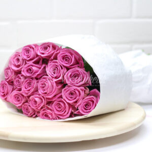 Размер :  Высота – 50 см. Ширина – 25 см. Состав : Роза - 19  шт, Упаковка – 2, Лента.