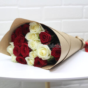 Букет из 21 микс розы