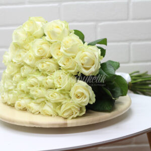 Букет из 29 белой розы