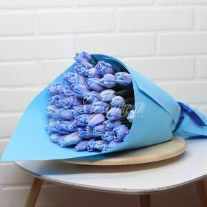 Букет из 51 синих тюльпанов