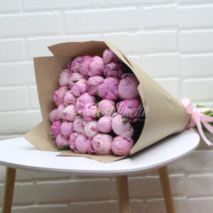 Букет из 29 розовых пионов