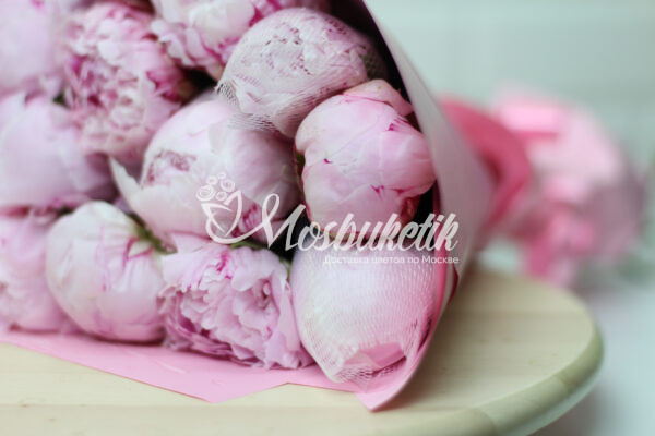 Букет из 11 розовых пион — изображение 2