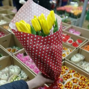 Букет из 11 жёлтых тюльпанов на корпоратив
