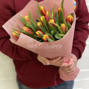 Букет из 15 тюльпанов огонь