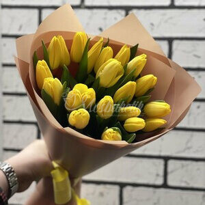 Букет из 21 жёлтых тюльпанов