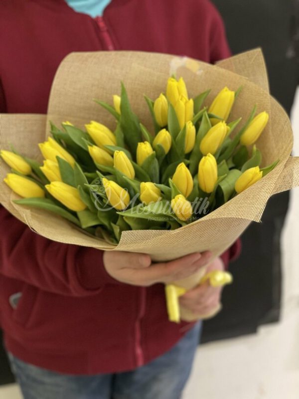 Букет из 25 жёлтых тюльпанов — изображение 2
