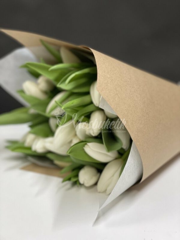 Букет из 29 белых тюльпанов — изображение 3
