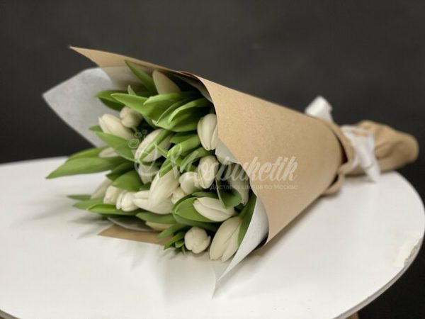 Букет из 29 белых тюльпанов — изображение 2