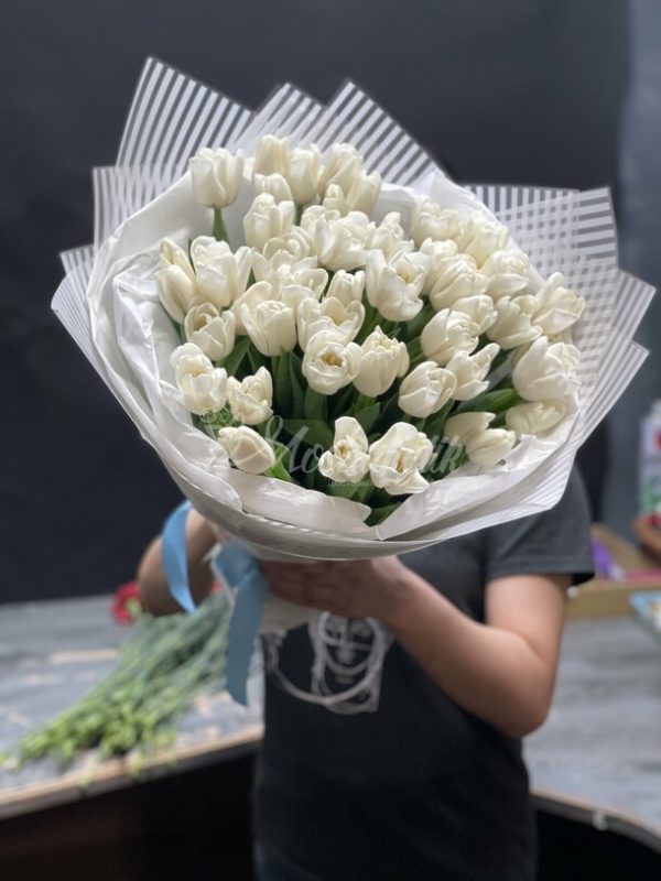 Букет из 49 белых тюльпанов — изображение 2