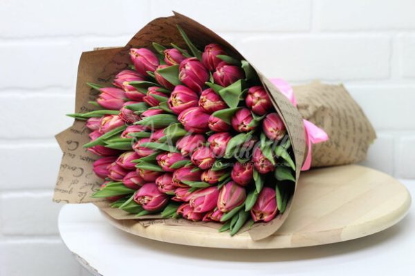 Букет из 49 пионовидных тюльпанов Колумбус