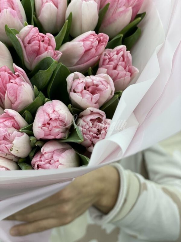 Букет из 49 нежно-розовых пионовидных тюльпанов — изображение 5